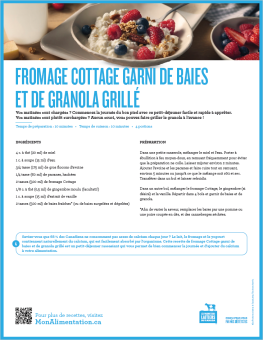 Fromage cottage garni de baies et granola